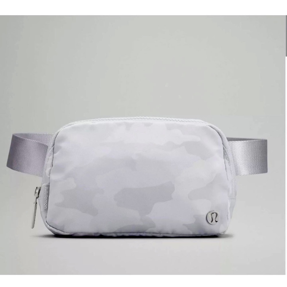 Lululemon Everywhere Belt Bag
